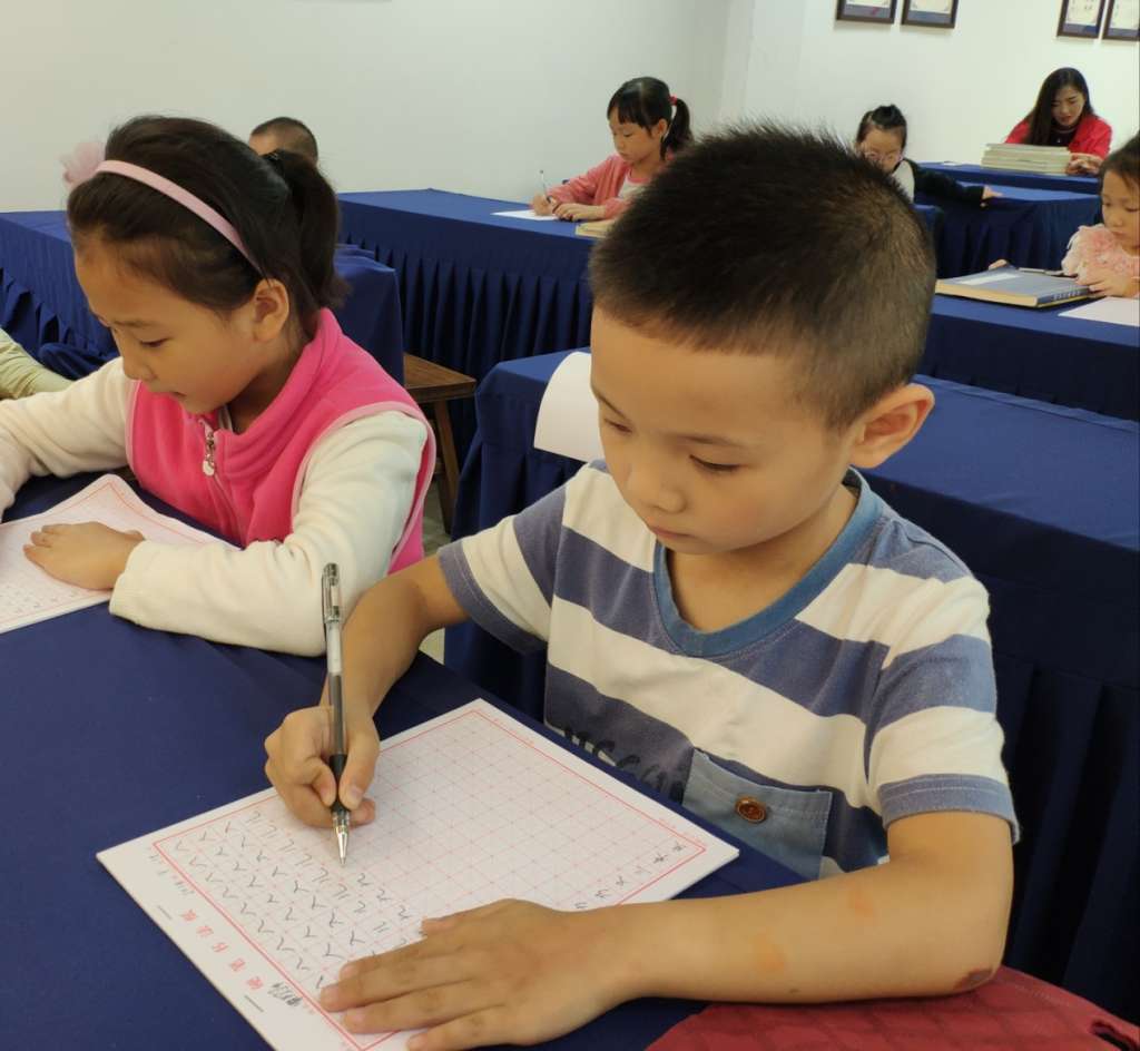 一间深藏于管道全自动焊机厂房的国学讲堂
