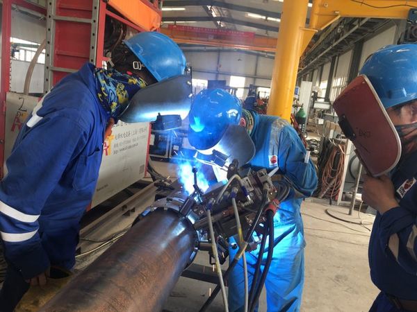 熊谷管道全自动焊机在阿布扎比石油管道建设工程应用.jpg