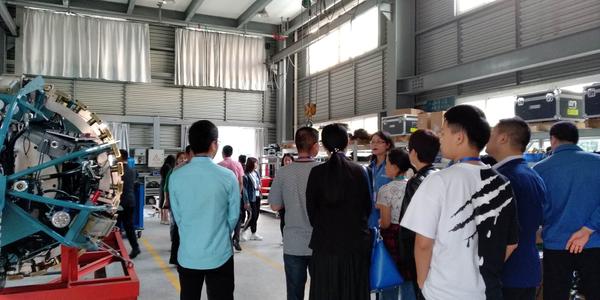 参观东道主企业---主营管道自动焊接设备厂家的车间.jpg 参观东道主企业---主营管道自动焊接设备厂家的车间.jpg