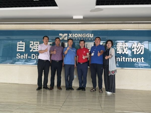 管道自动焊接机生产厂家领导接待牛商汇相关领导.jpg 管道自动焊接机生产厂家领导接待牛商汇相关领导.jpg